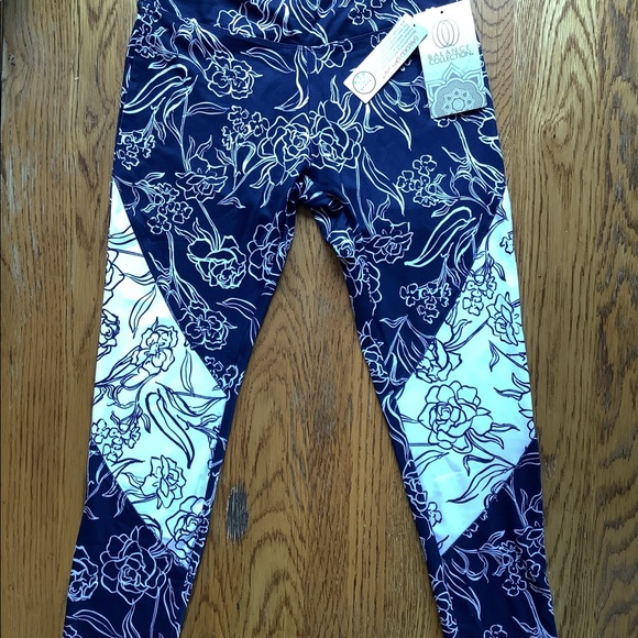 Balance Collection NWT Capri Leggings navy and white floral print. - Picture 4 of 4